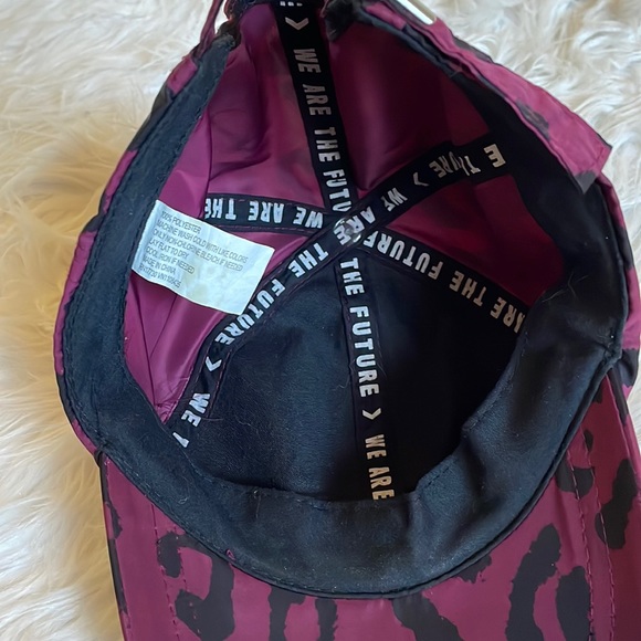 Hat - Picture 4 of 5